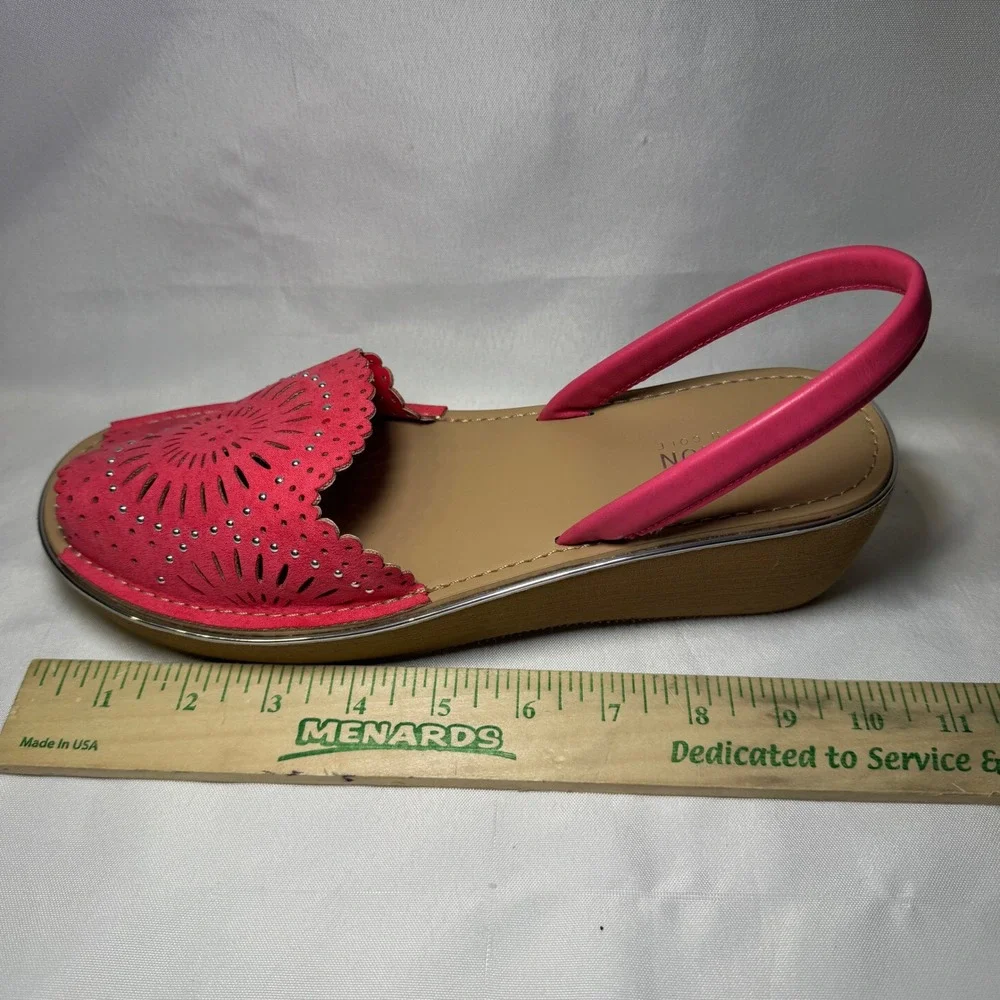 Kenneth Cole Reaction Coral Pink Laser Cut Wedge Sandals Fine Glass Laser 9.5